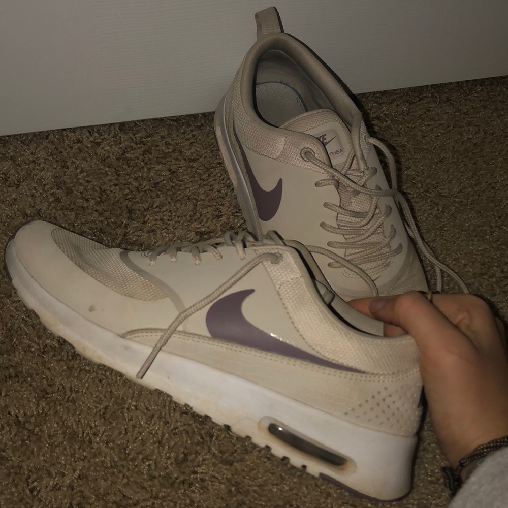 Tan/Cream colored Nike shoes: size US 10 - Picture 2 of 2